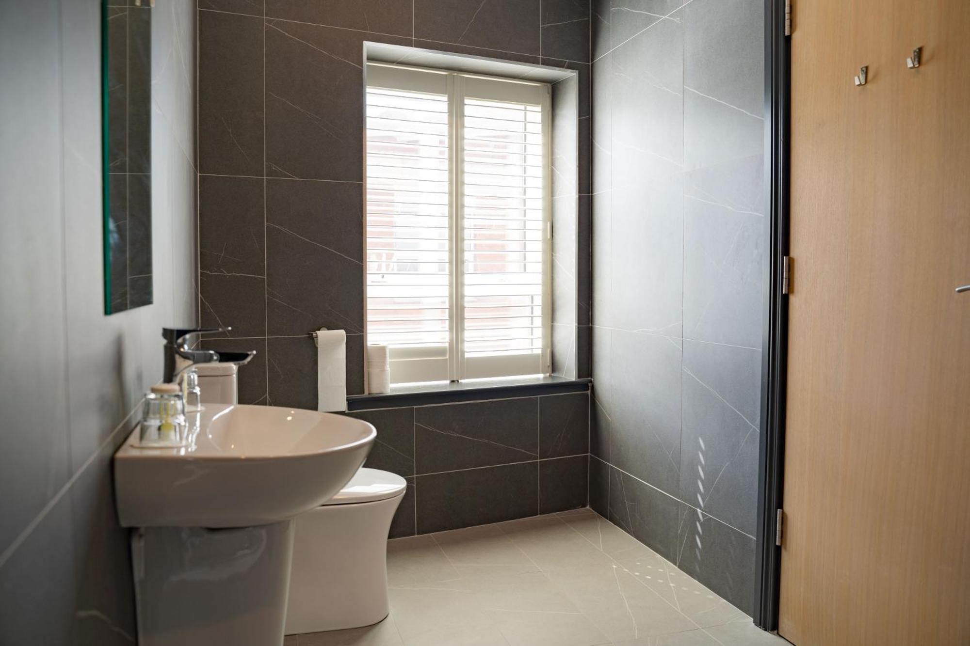 The Old Quarter Townhouse Hotel Limerick Ngoại thất bức ảnh